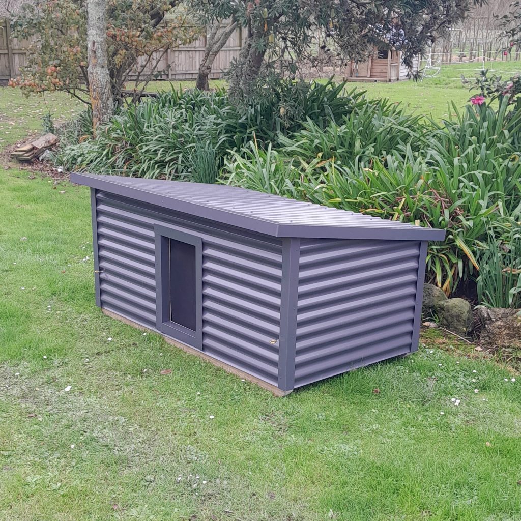 Dog Kennel Insulated and lined Hammer and Saw